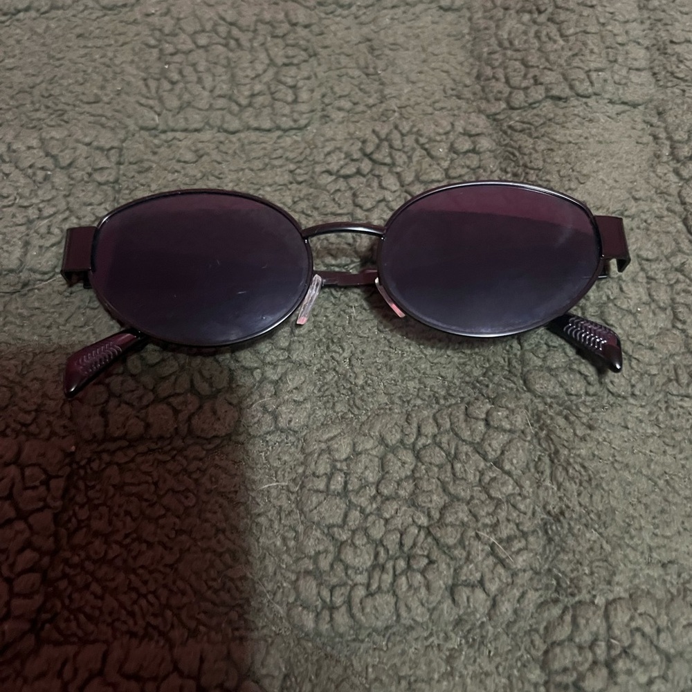 Classic Black Oval Sunglasses